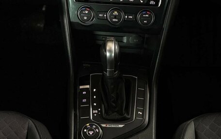 Volkswagen Tiguan II, 2018 год, 2 249 000 рублей, 16 фотография