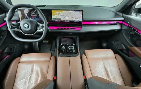 BMW 5 серия, 2023 год, 5 500 000 рублей, 5 фотография