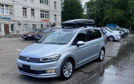 Volkswagen Touran III, 2015 год, 1 475 000 рублей, 2 фотография