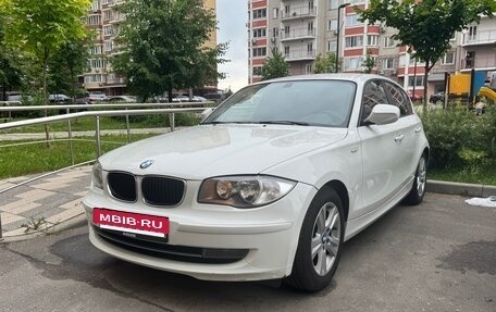BMW 1 серия, 2011 год, 1 300 000 рублей, 2 фотография