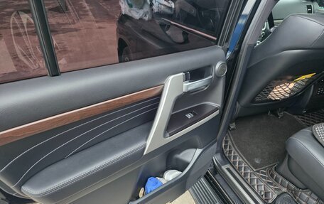 Toyota Land Cruiser 200, 2019 год, 7 650 000 рублей, 18 фотография