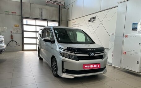 Toyota Voxy III, 2017 год, 2 099 000 рублей, 1 фотография