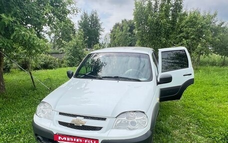 Chevrolet Niva I рестайлинг, 2016 год, 750 000 рублей, 3 фотография