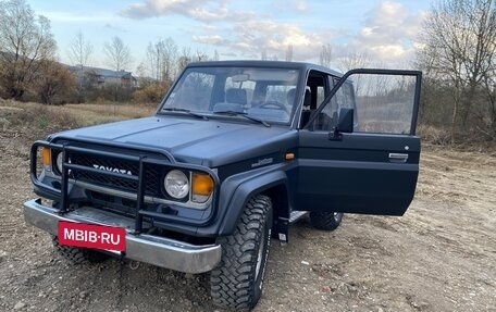 Toyota Land Cruiser 70, 1989 год, 2 300 000 рублей, 3 фотография