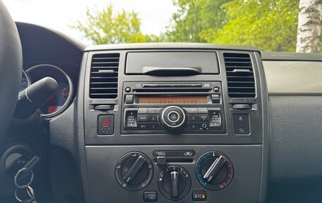Nissan Tiida, 2011 год, 700 000 рублей, 32 фотография