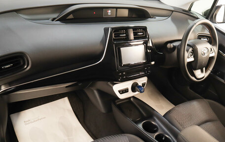 Toyota Prius IV XW50, 2017 год, 1 479 000 рублей, 11 фотография