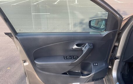 Volkswagen Polo VI (EU Market), 2017 год, 1 000 000 рублей, 19 фотография