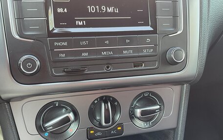 Volkswagen Polo VI (EU Market), 2017 год, 1 000 000 рублей, 33 фотография