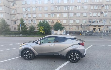 Toyota C-HR I рестайлинг, 2022 год, 1 875 000 рублей, 9 фотография