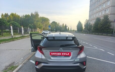 Toyota C-HR I рестайлинг, 2022 год, 1 875 000 рублей, 5 фотография