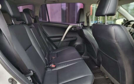 Toyota RAV4, 2013 год, 1 999 000 рублей, 13 фотография