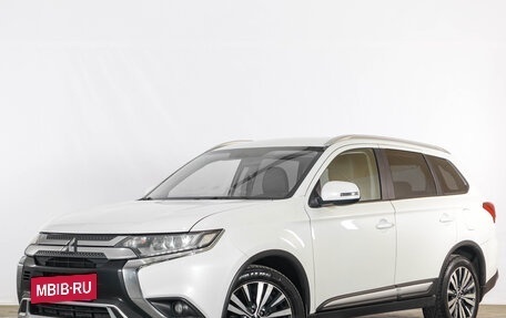 Mitsubishi Outlander III рестайлинг 3, 2020 год, 2 359 000 рублей, 4 фотография