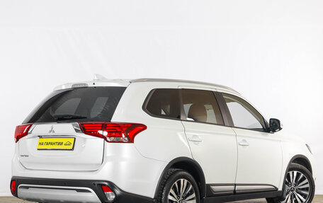 Mitsubishi Outlander III рестайлинг 3, 2020 год, 2 359 000 рублей, 7 фотография