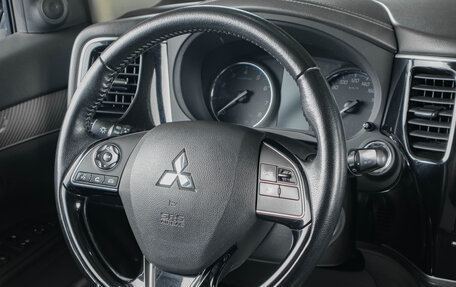 Mitsubishi Outlander III рестайлинг 3, 2020 год, 2 359 000 рублей, 12 фотография