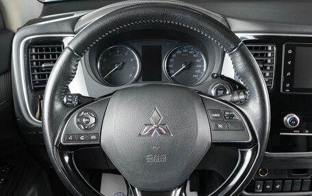 Mitsubishi Outlander III рестайлинг 3, 2020 год, 2 359 000 рублей, 14 фотография