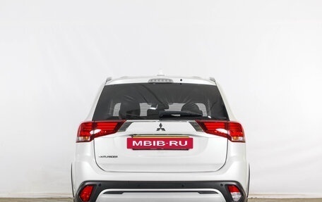 Mitsubishi Outlander III рестайлинг 3, 2020 год, 2 359 000 рублей, 6 фотография
