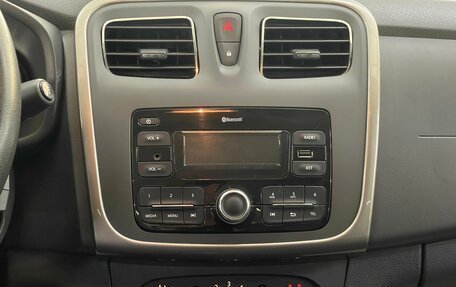 Renault Logan II, 2018 год, 959 000 рублей, 12 фотография