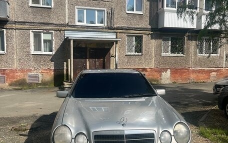 Mercedes-Benz E-Класс, 1999 год, 340 000 рублей, 1 фотография