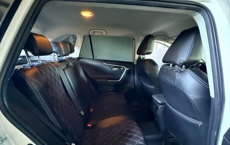 Toyota RAV4, 2020 год, 3 310 000 рублей, 6 фотография