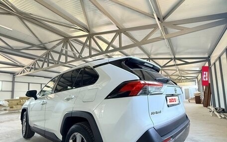 Toyota RAV4, 2020 год, 3 310 000 рублей, 3 фотография