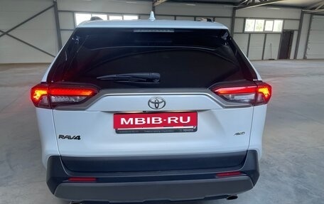Toyota RAV4, 2020 год, 3 310 000 рублей, 8 фотография