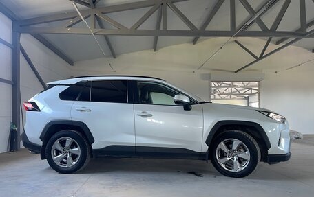 Toyota RAV4, 2020 год, 3 310 000 рублей, 12 фотография