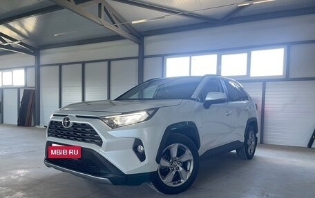Toyota RAV4, 2020 год, 3 310 000 рублей, 13 фотография