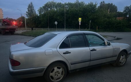Mercedes-Benz E-Класс, 1999 год, 340 000 рублей, 13 фотография