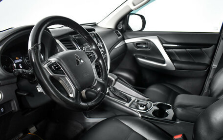 Mitsubishi Pajero Sport III рестайлинг, 2019 год, 2 690 000 рублей, 10 фотография