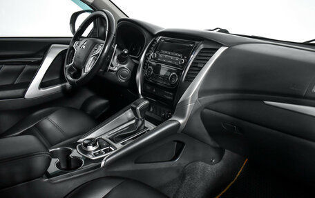 Mitsubishi Pajero Sport III рестайлинг, 2019 год, 2 690 000 рублей, 14 фотография