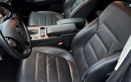 Volkswagen Touareg III, 2012 год, 1 900 000 рублей, 21 фотография