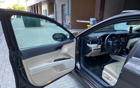 Toyota Camry, 2018 год, 2 850 000 рублей, 9 фотография