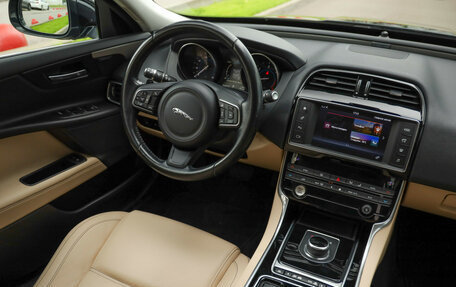Jaguar XE I рестайлинг, 2017 год, 1 875 000 рублей, 11 фотография
