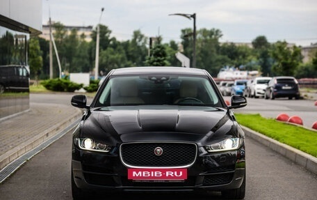 Jaguar XE I рестайлинг, 2017 год, 1 875 000 рублей, 4 фотография