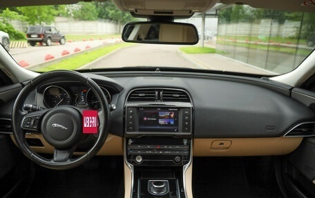 Jaguar XE I рестайлинг, 2017 год, 1 875 000 рублей, 12 фотография