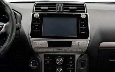 Toyota Land Cruiser Prado 150 рестайлинг 2, 2017 год, 4 500 000 рублей, 11 фотография