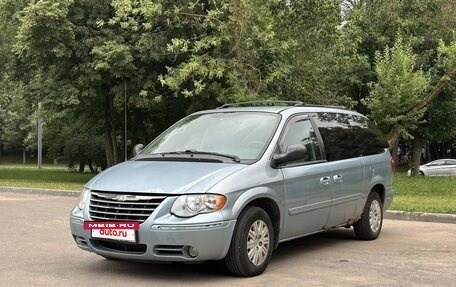 Chrysler Town & Country IV, 2005 год, 525 000 рублей, 11 фотография