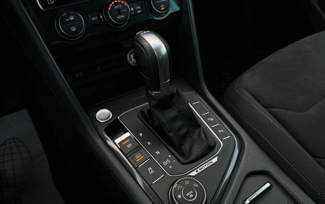 Volkswagen Tiguan II, 2017 год, 2 630 000 рублей, 21 фотография