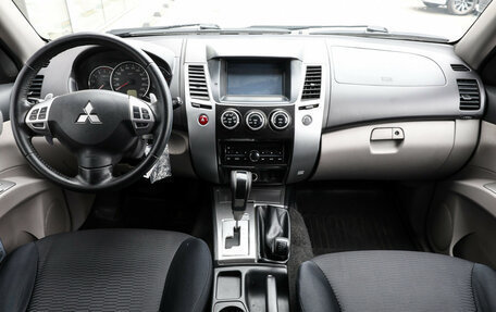 Mitsubishi Pajero Sport II рестайлинг, 2014 год, 1 999 000 рублей, 15 фотография