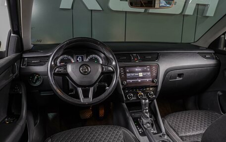 Skoda Octavia, 2017 год, 1 999 000 рублей, 6 фотография