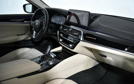 BMW 5 серия, 2021 год, 4 390 000 рублей, 15 фотография