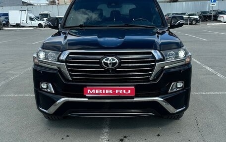 Toyota Land Cruiser 200, 2016 год, 6 000 000 рублей, 1 фотография