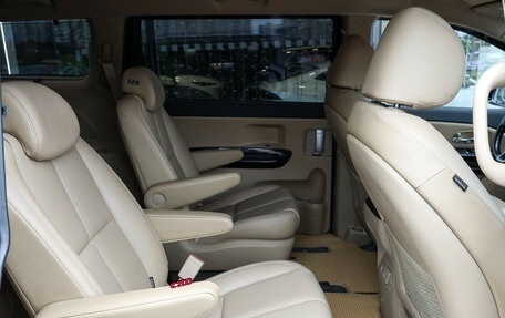 KIA Carnival III, 2019 год, 3 049 000 рублей, 13 фотография