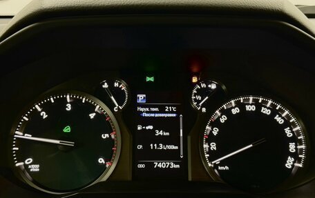 Toyota Land Cruiser Prado 150 рестайлинг 2, 2018 год, 5 300 000 рублей, 21 фотография