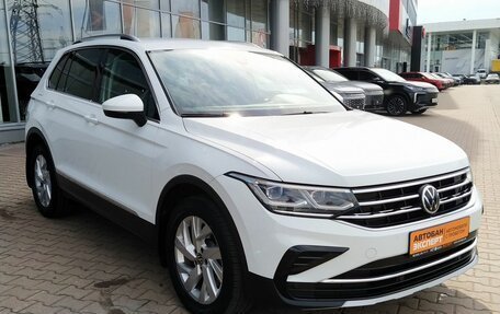 Volkswagen Tiguan II, 2021 год, 2 960 000 рублей, 3 фотография