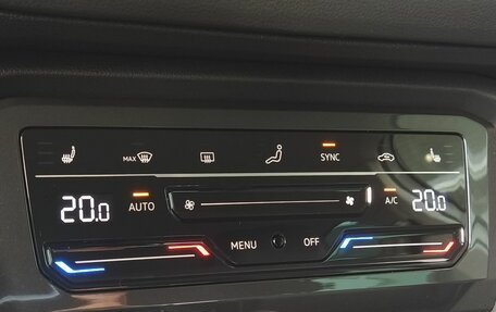 Volkswagen Tiguan II, 2021 год, 2 960 000 рублей, 14 фотография