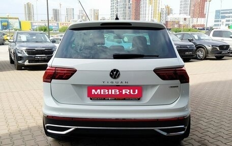 Volkswagen Tiguan II, 2021 год, 2 960 000 рублей, 5 фотография