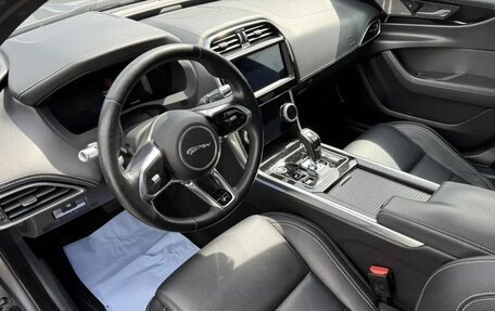 Jaguar XE I рестайлинг, 2019 год, 3 300 000 рублей, 3 фотография
