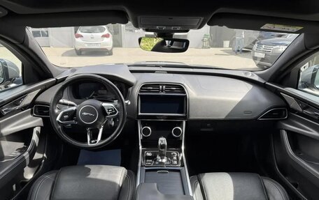 Jaguar XE I рестайлинг, 2019 год, 3 300 000 рублей, 1 фотография