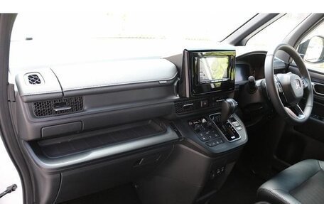 Honda Stepwgn, 2023 год, 2 145 000 рублей, 8 фотография